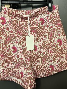 Printed Paisley Pink Women’s Shorts